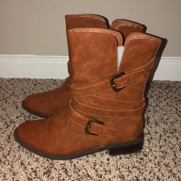 TAN BOOTS - Picture 3 of 8